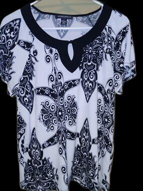 Designers Originals Black White Medallion Blouse Keyhole Size L